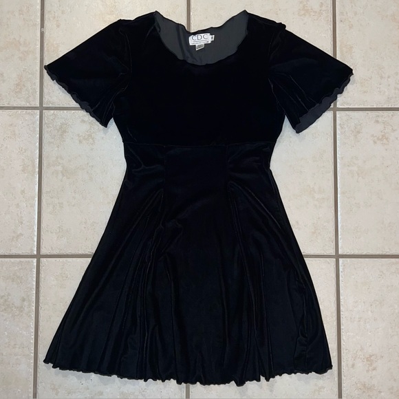 Caren Desiree Company Dresses & Skirts - Caren Desiree Company 90s Black Velour Velvet Scalloped Mini Dress Size 10